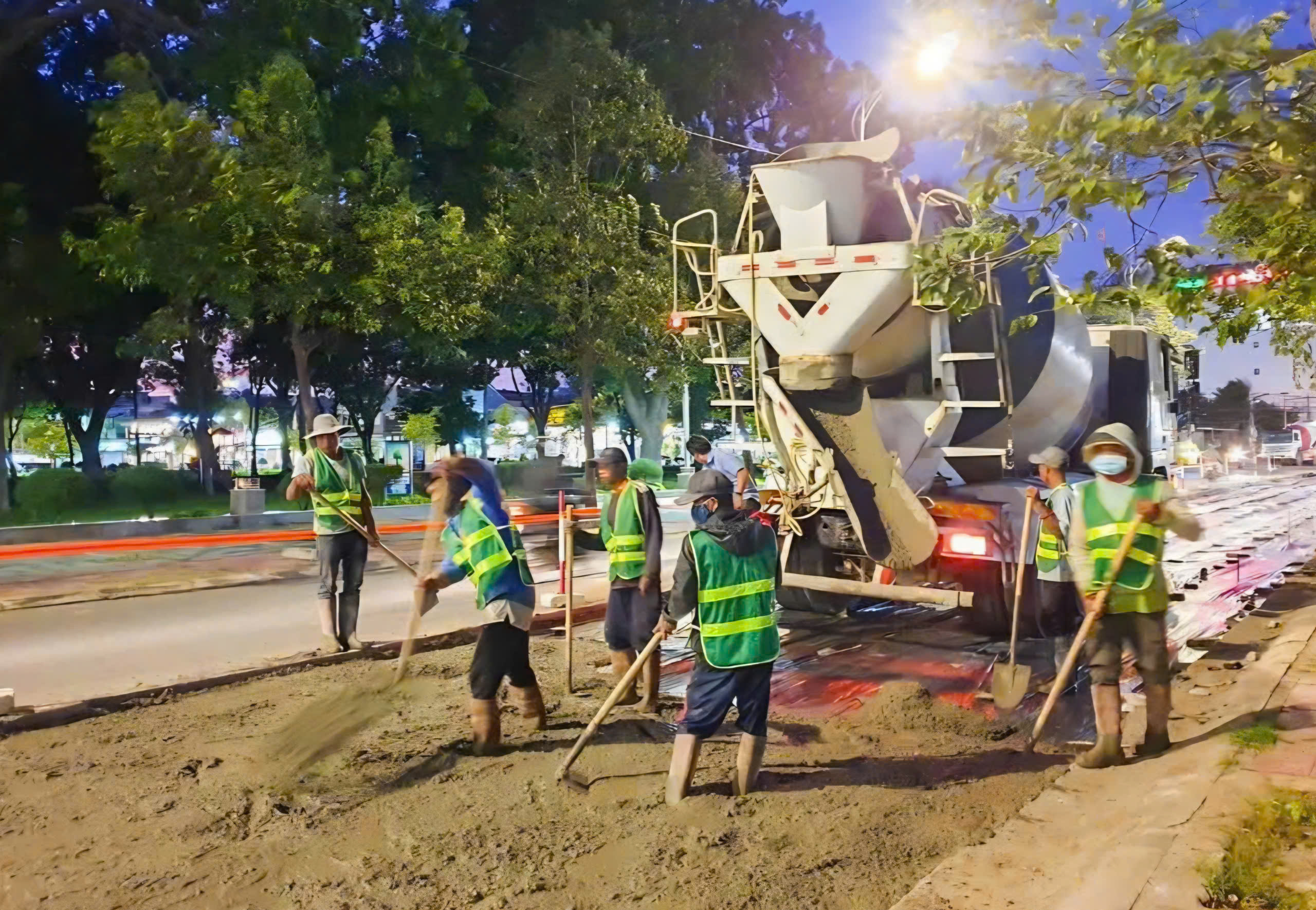 BÊ TÔNG TƯƠI. Sản phẩm chủ lực: công ty cung cấp hàng đầu về bê tông tươi tại TP. HCM và các vùng lân cận như Long An, Củ Chi, Bình Chánh, và Biên Hòa Đồng Nai.